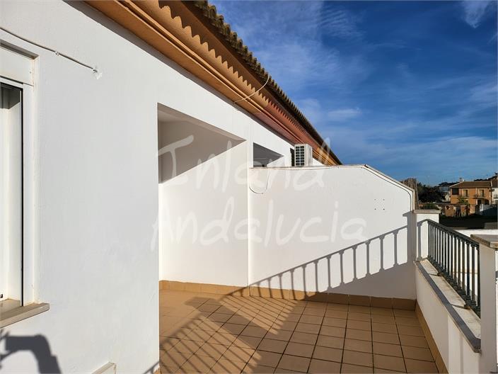 Image No.15-4 Bed House for sale