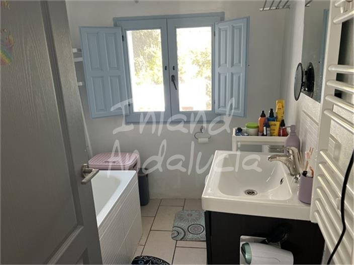 Image No.13-5 Bed House for sale