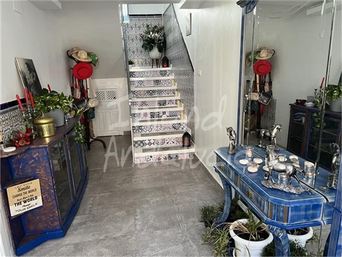 Image No.16-5 Bed House for sale