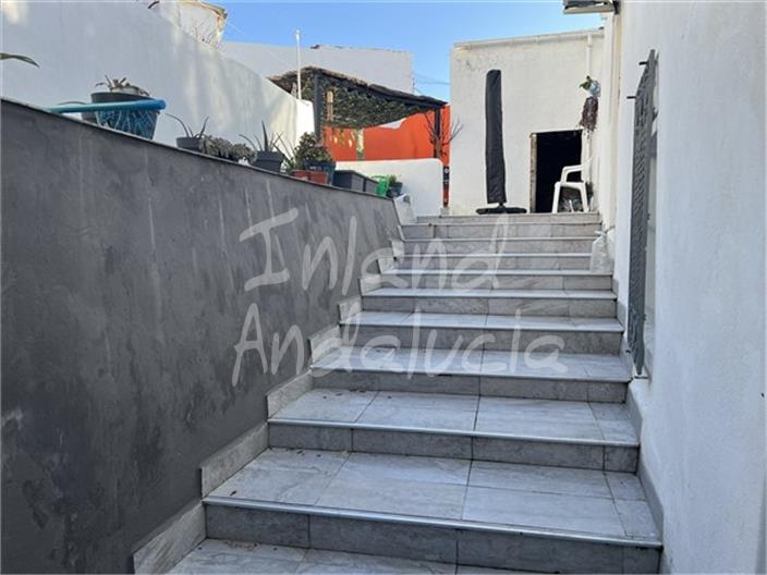 Image No.17-5 Bed House for sale