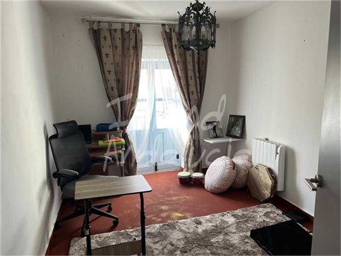 Image No.8-5 Bed House for sale