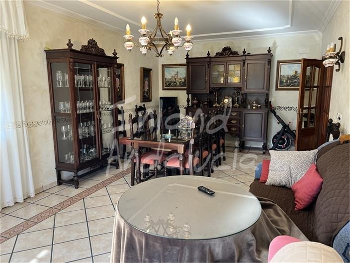 Image No.11-4 Bed House for sale