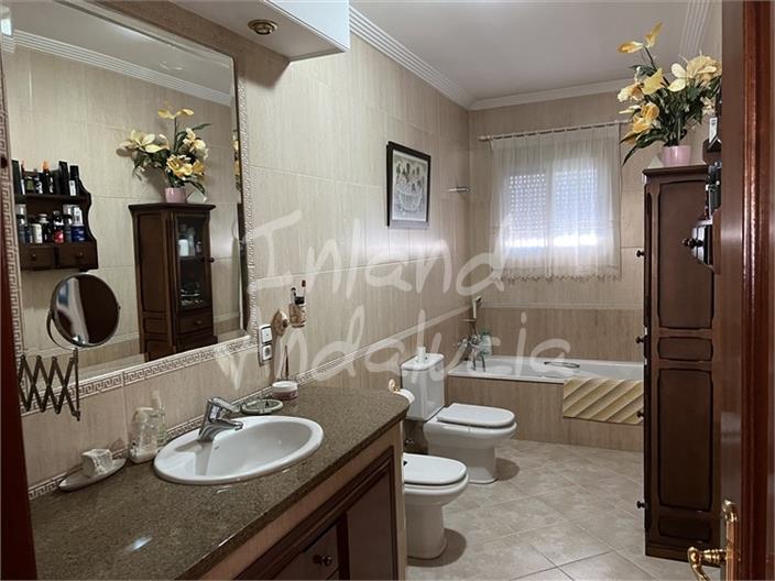 Image No.13-4 Bed House for sale