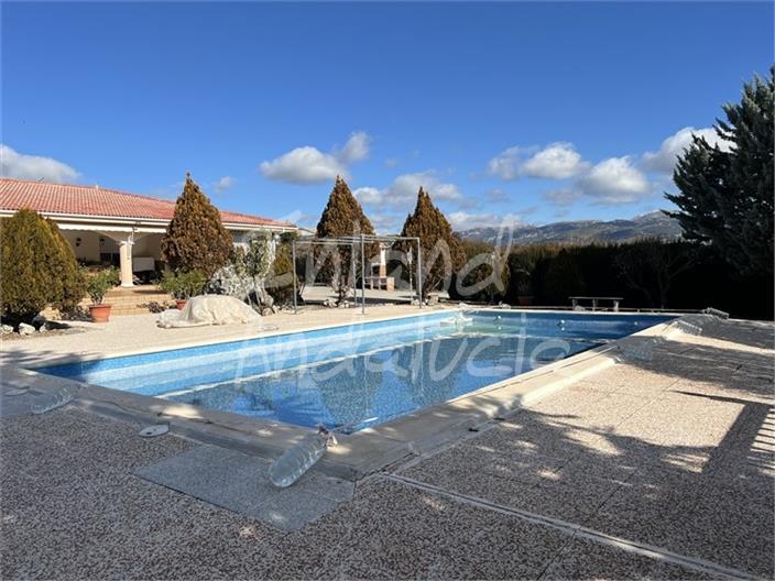 Image No.17-4 Bed House for sale