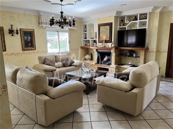 Image No.6-4 Bed House for sale