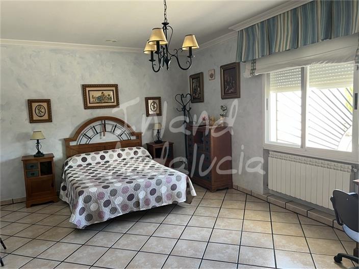 Image No.9-4 Bed House for sale