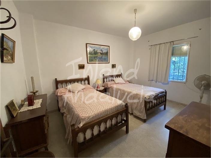 Image No.13-3 Bed House for sale