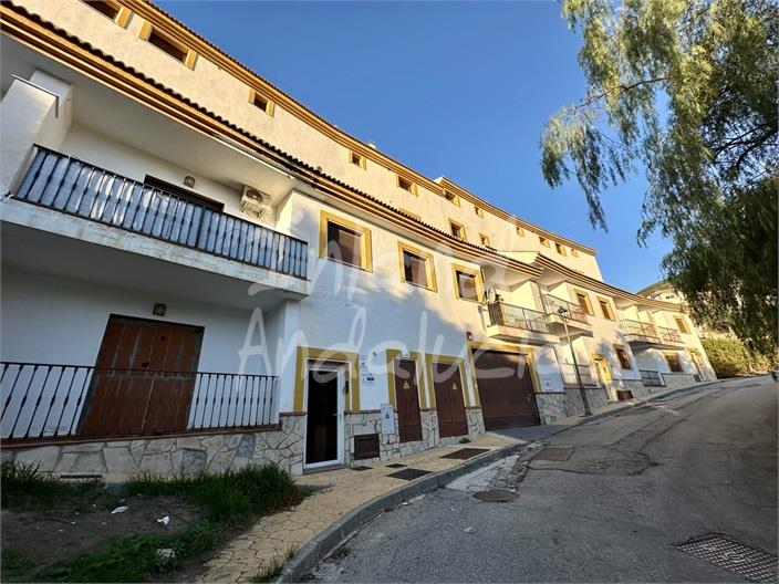 Image No.5-2 Bed Property for sale