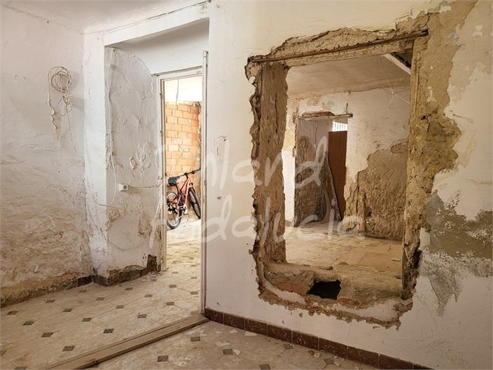 Image No.12-2 Bed House for sale