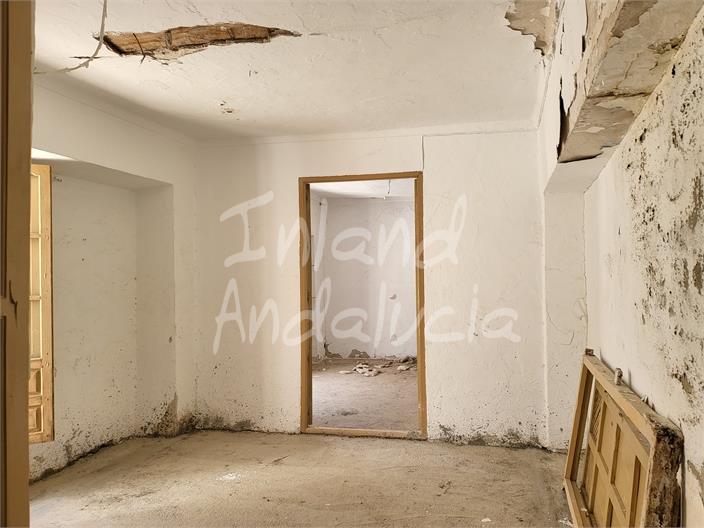 Image No.8-2 Bed House for sale