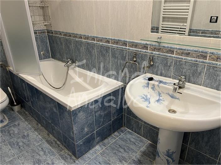 Image No.8-3 Bed House for sale