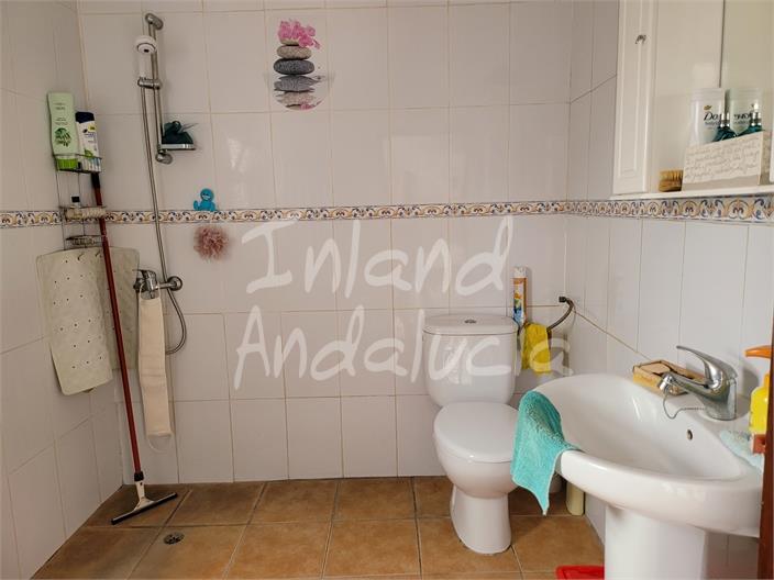 Image No.12-5 Bed House for sale