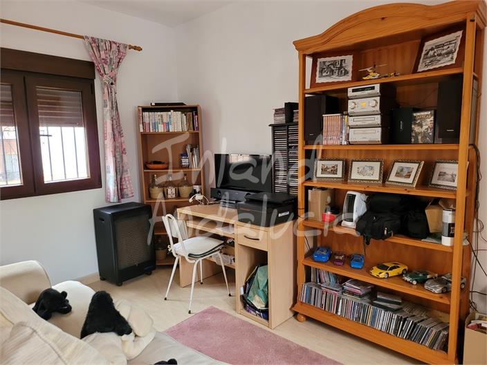 Image No.6-5 Bed House for sale