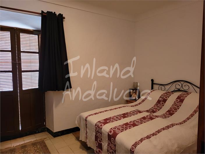 Image No.9-5 Bed House for sale