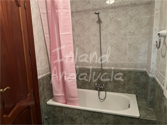 Image No.15-4 Bed Property for sale