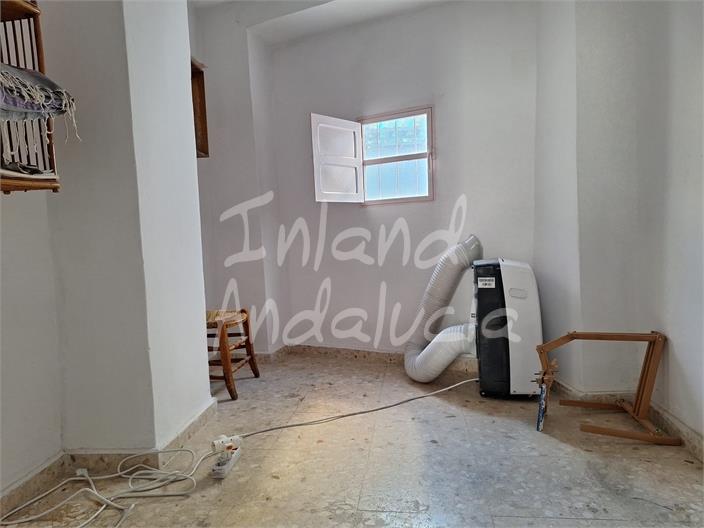 Image No.12-2 Bed House for sale