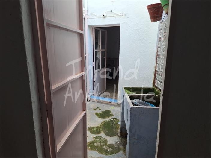 Image No.5-2 Bed House for sale