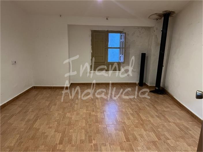 Image No.15-8 Bed House for sale