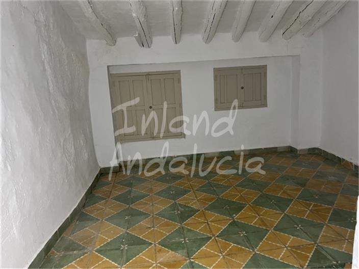 Image No.17-8 Bed House for sale