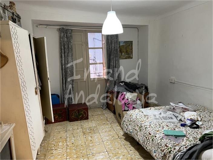 Image No.9-8 Bed House for sale