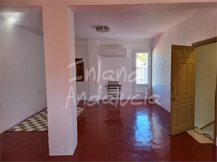 Image No.12-4 Bed House for sale