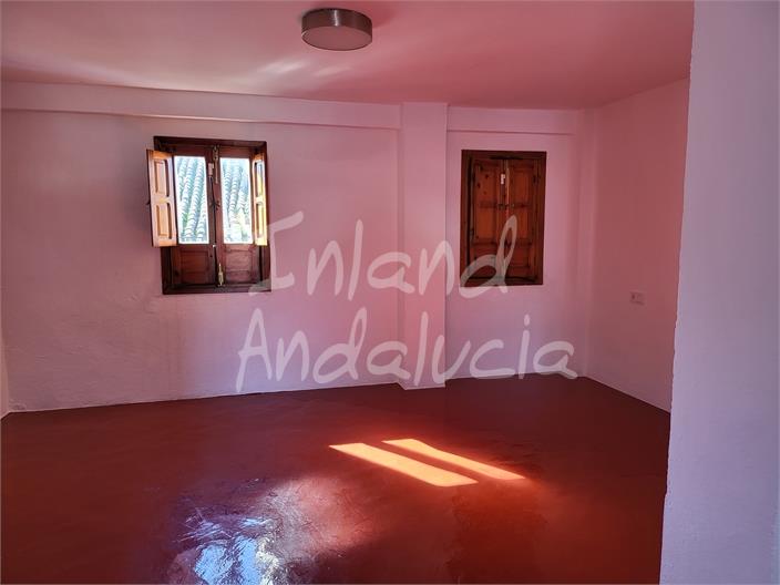 Image No.13-4 Bed House for sale