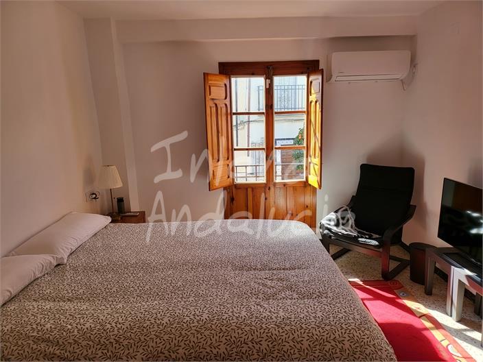 Image No.8-4 Bed House for sale