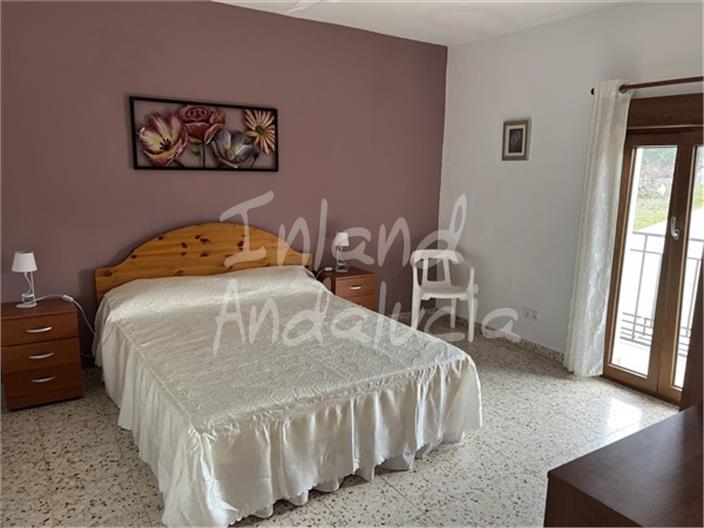 Image No.12-6 Bed House for sale