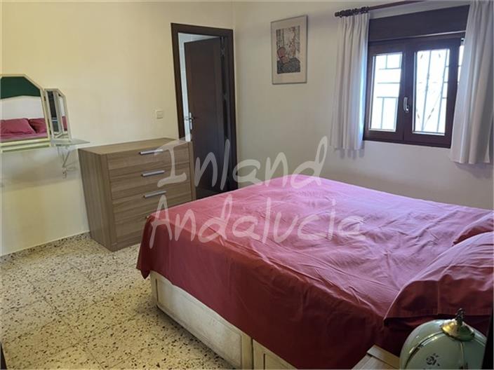 Image No.14-6 Bed House for sale