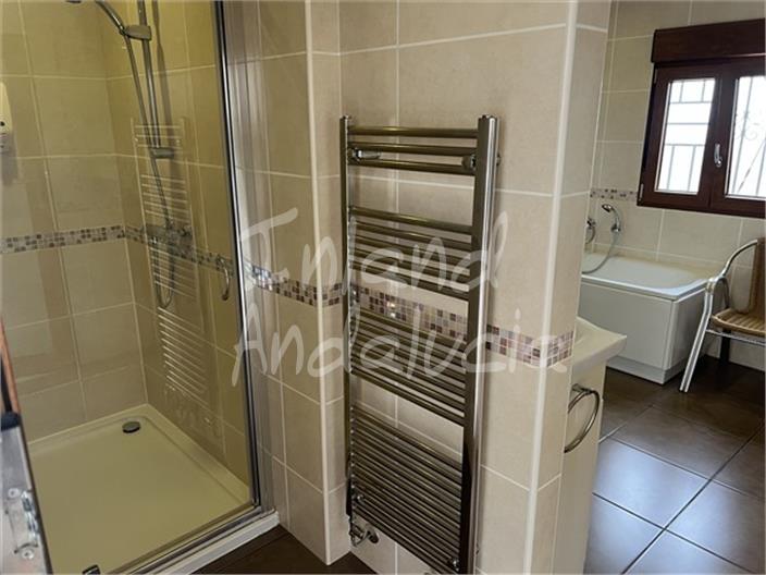 Image No.17-6 Bed House for sale