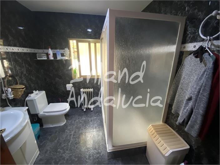 Image No.13-4 Bed Commercial for sale