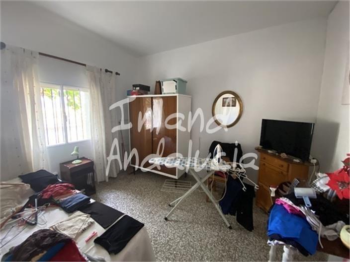 Image No.15-4 Bed Commercial for sale