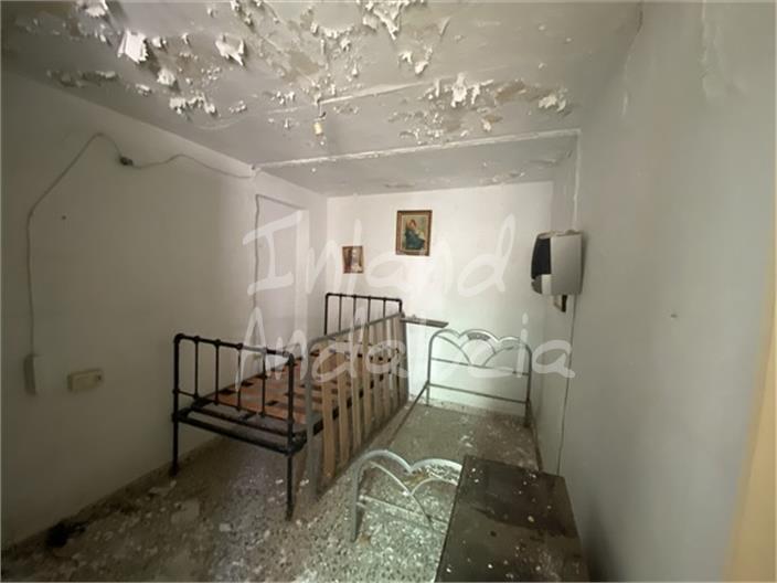 Image No.9-4 Bed House for sale