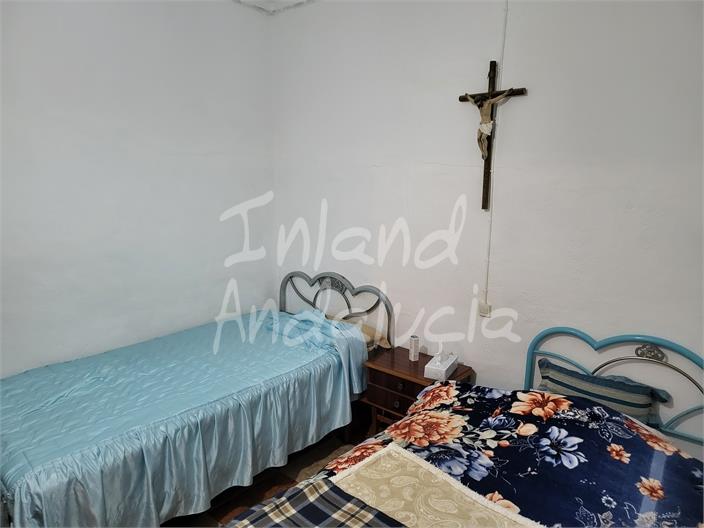 Image No.12-3 Bed House for sale