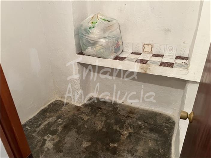 Image No.14-4 Bed House for sale