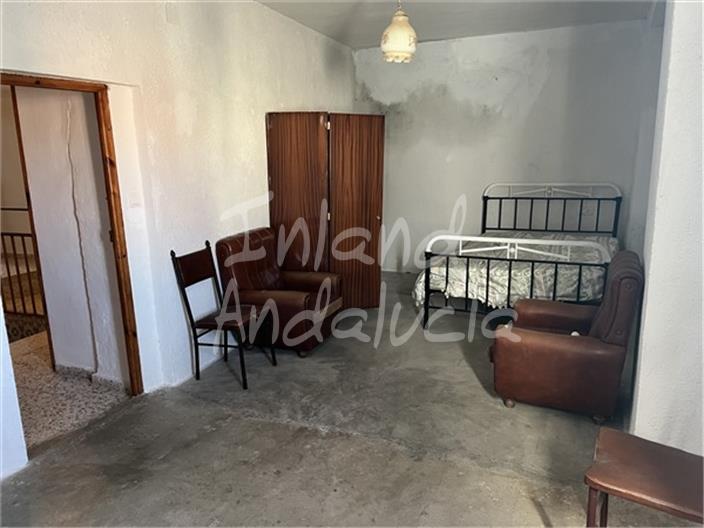 Image No.16-4 Bed House for sale