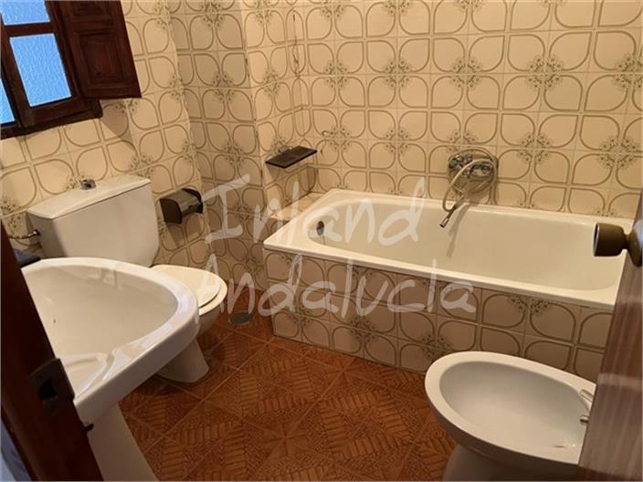 Image No.8-4 Bed House for sale