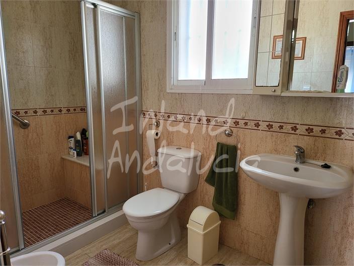 Image No.12-3 Bed House for sale