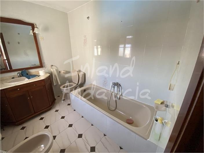 Image No.13-3 Bed House for sale