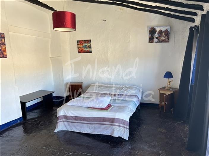 Image No.12-2 Bed House for sale