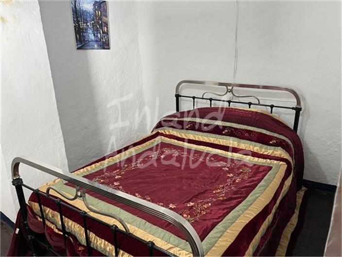 Image No.10-2 Bed House for sale