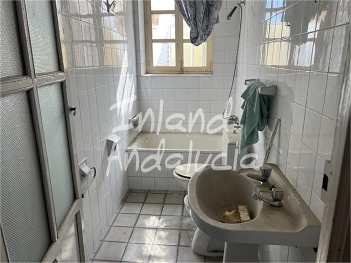 Image No.7-4 Bed Property for sale