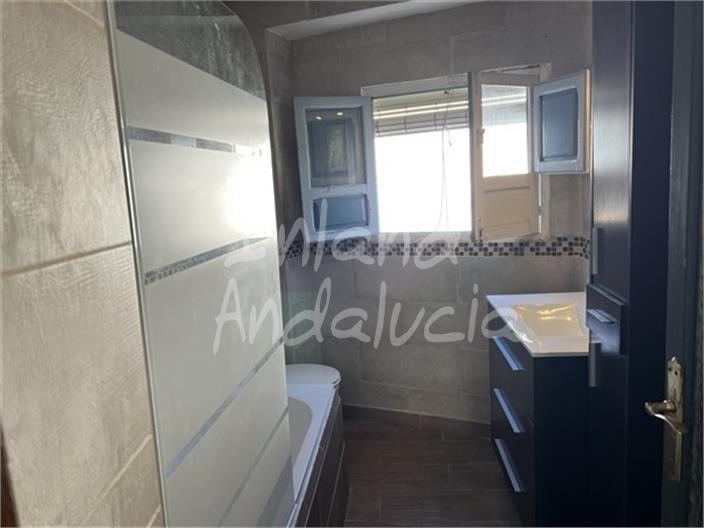 Image No.6-4 Bed House for sale