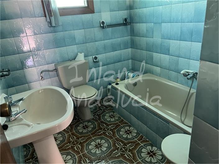 Image No.8-3 Bed House for sale