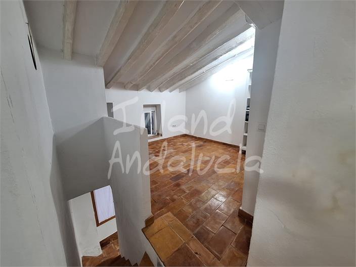 Image No.9-1 Bed House for sale