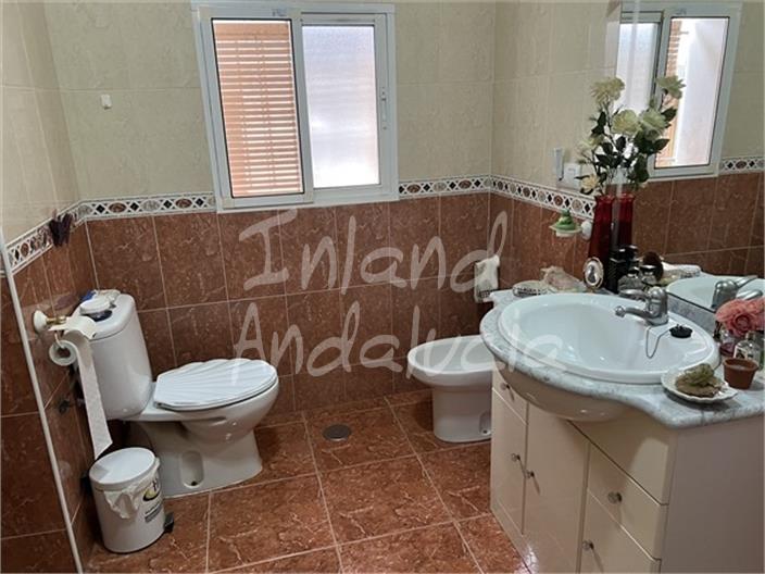 Image No.5-4 Bed House for sale