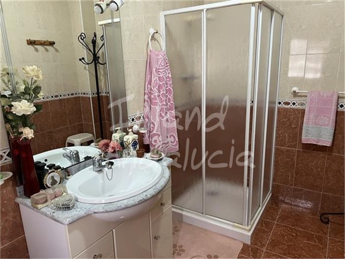 Image No.6-4 Bed House for sale