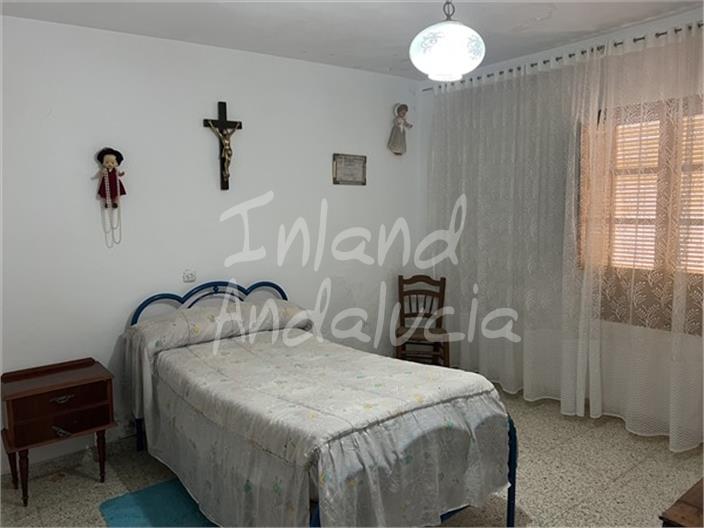 Image No.9-4 Bed House for sale