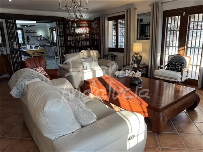 Image No.6-2 Bed Farmhouse for sale