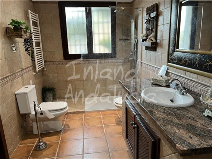 Image No.9-2 Bed Farmhouse for sale